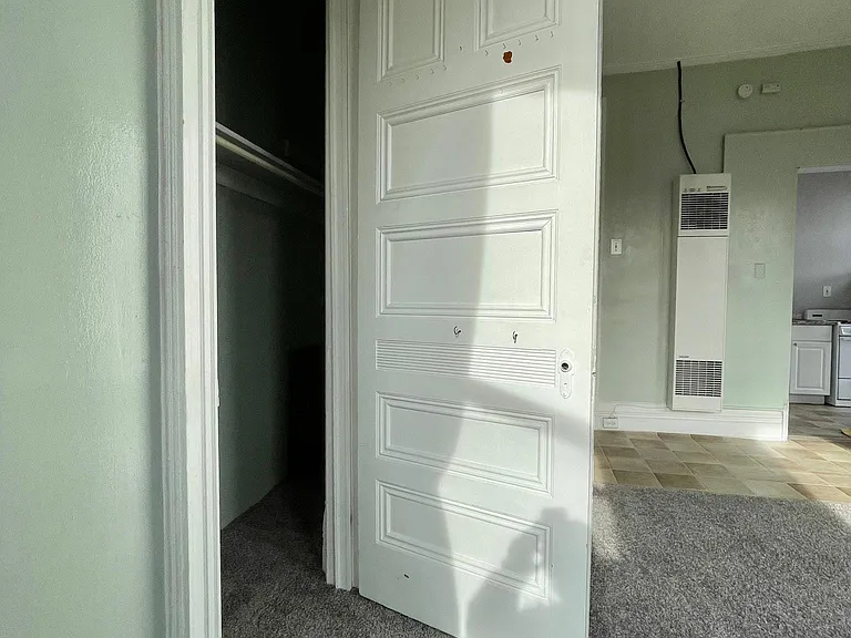 340 S Winebiddle St #9 — Photo 5
