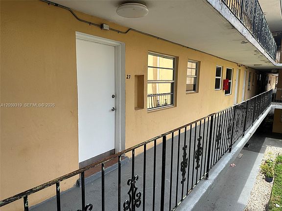 4th image of 3855 SW 79th Ave APT 27