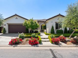 1584 N Middleburg Ln, Clovis, CA