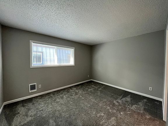 3rd image of 533-615 SE 160th Ave #555