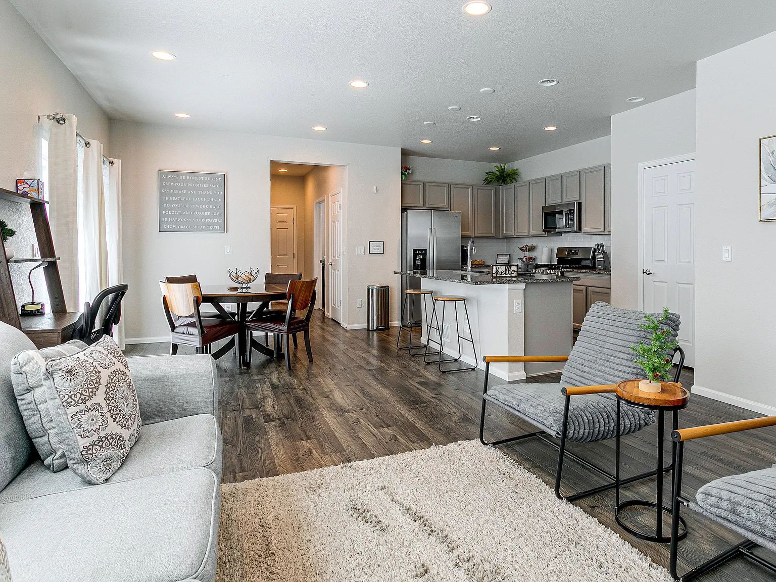 2 bed, 1250 sqft, $3,250 — Photo 2
