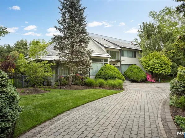 4 Hunter Rdg, Woodcliff Lake, NJ 07677