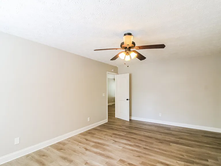 1218 Raleigh Way — Photo 13