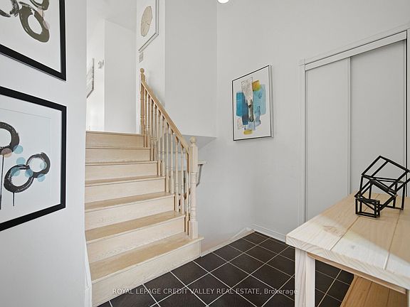 5th image of 43 Flemington Dr E