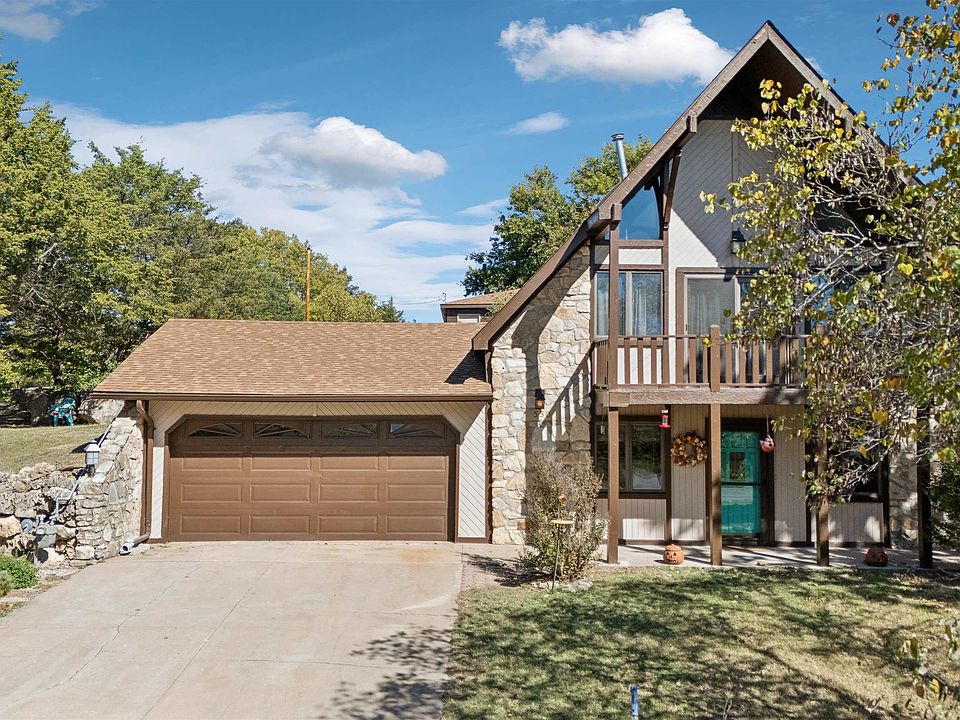 1st image of 550 Hillside Dr