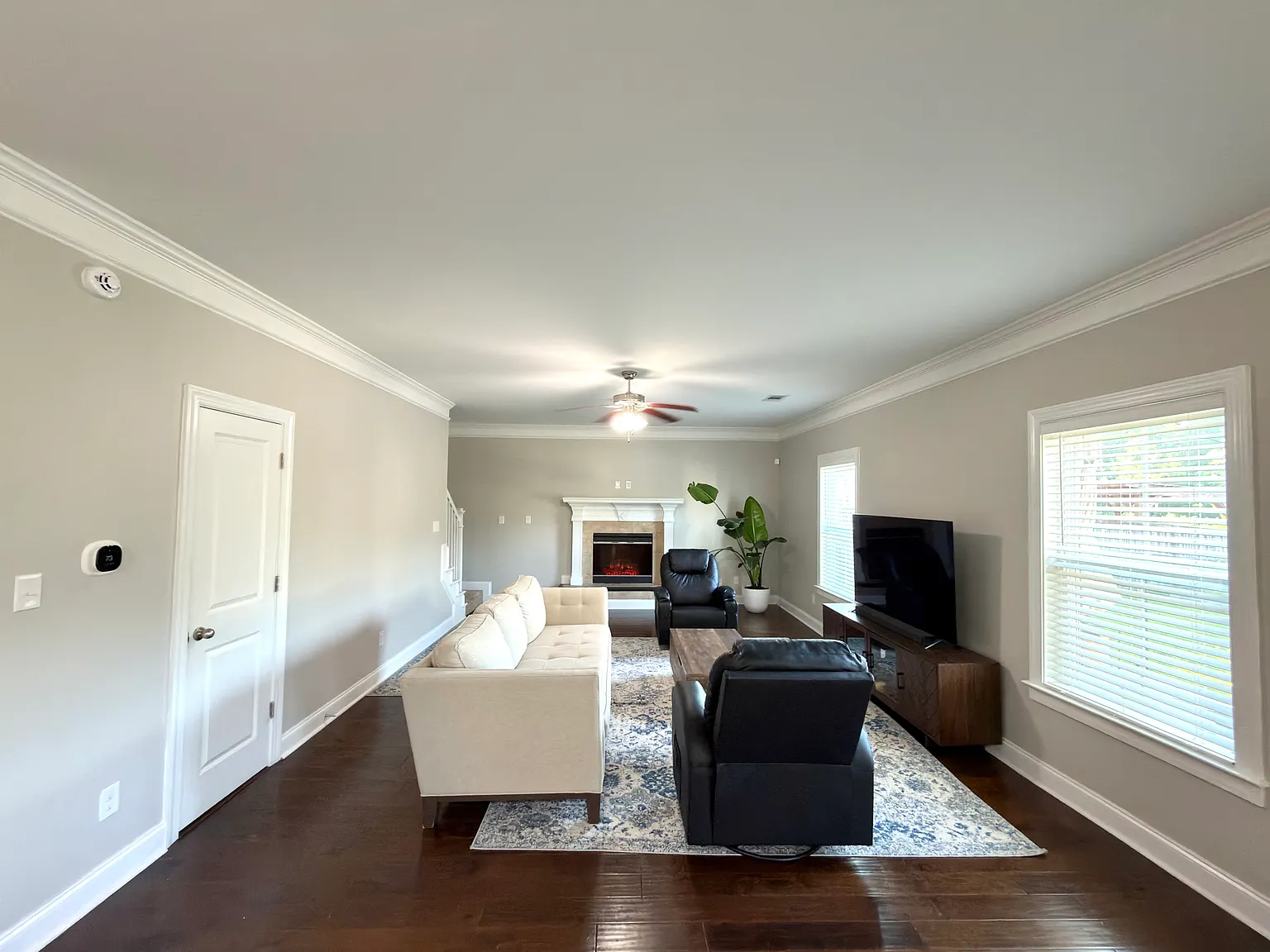 4 bed, 2319 sqft, $2,100 — Photo 3