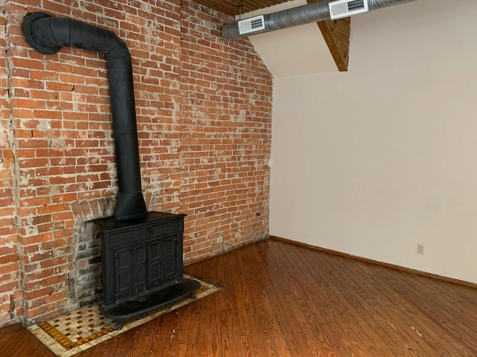 3 bed, $2,100 — Photo 3