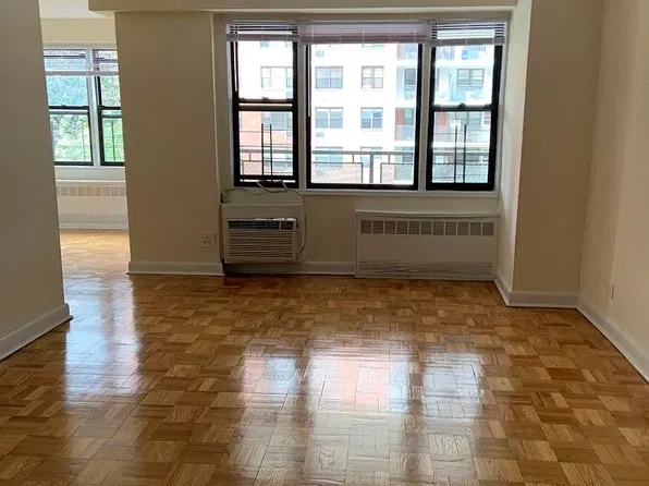 9805 67th Ave APT 1L, Rego Park, NY 11374
