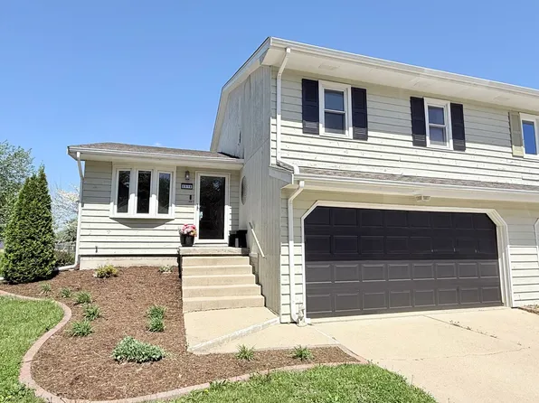 2518 Lowman Dr, Bloomington, IL 61704