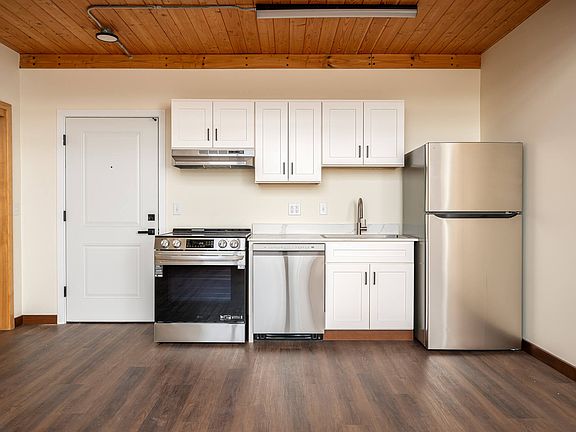 5th image of 2550 NE Sandy Blvd #308