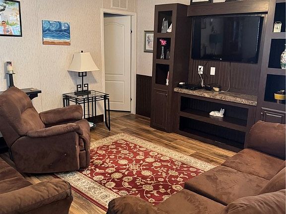 5th image of 105 Lee Road 632