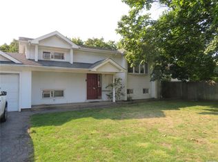 1832 Wells Dr, Bay Shore, NY 11706
