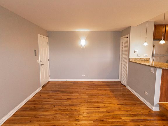 3rd image of 4976 N Milwaukee Ave APT 303