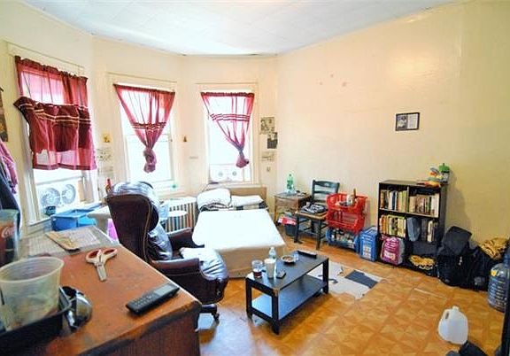 4th image of 172 Milford St
