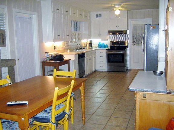 5th image of 2919 Hampshire Dr