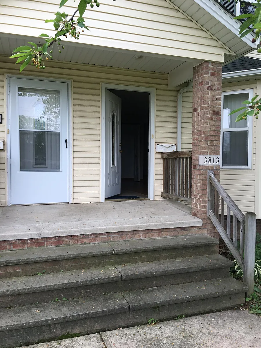 Front door entrance - 3813 Snow Rd