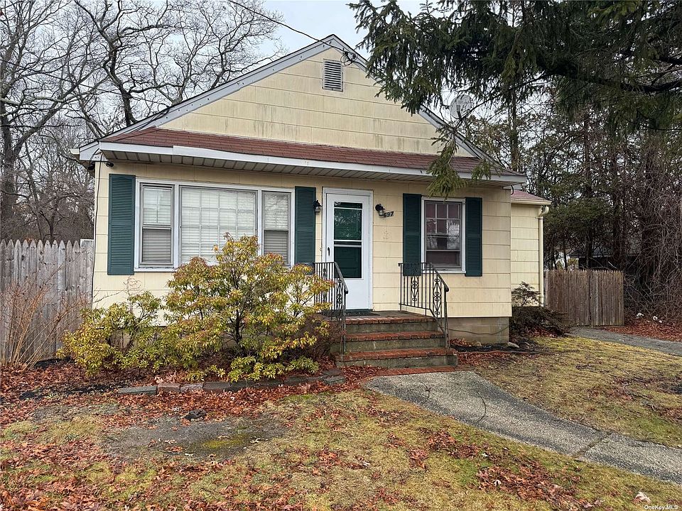 697 Horseblock Road, Farmingville, NY 11738 Zillow