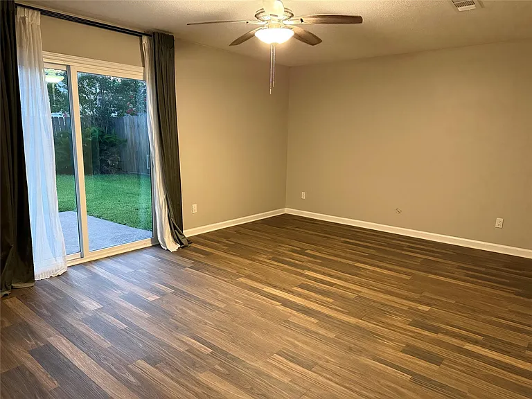 2234 Woodland Springs St — Photo 10