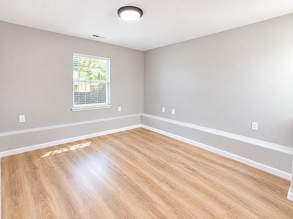 4th image of 542 Lewis St