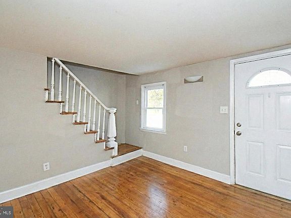 4th image of 220 Saint Marys St