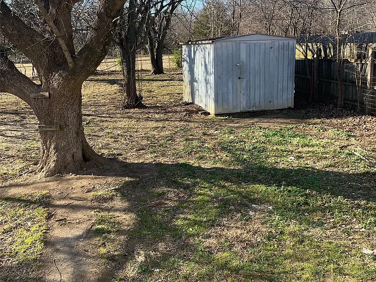 915 N Francis St — Photo 12