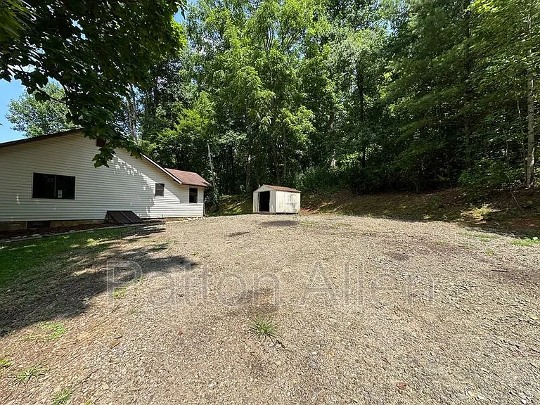 267 Davis Creek Rd — Photo 6