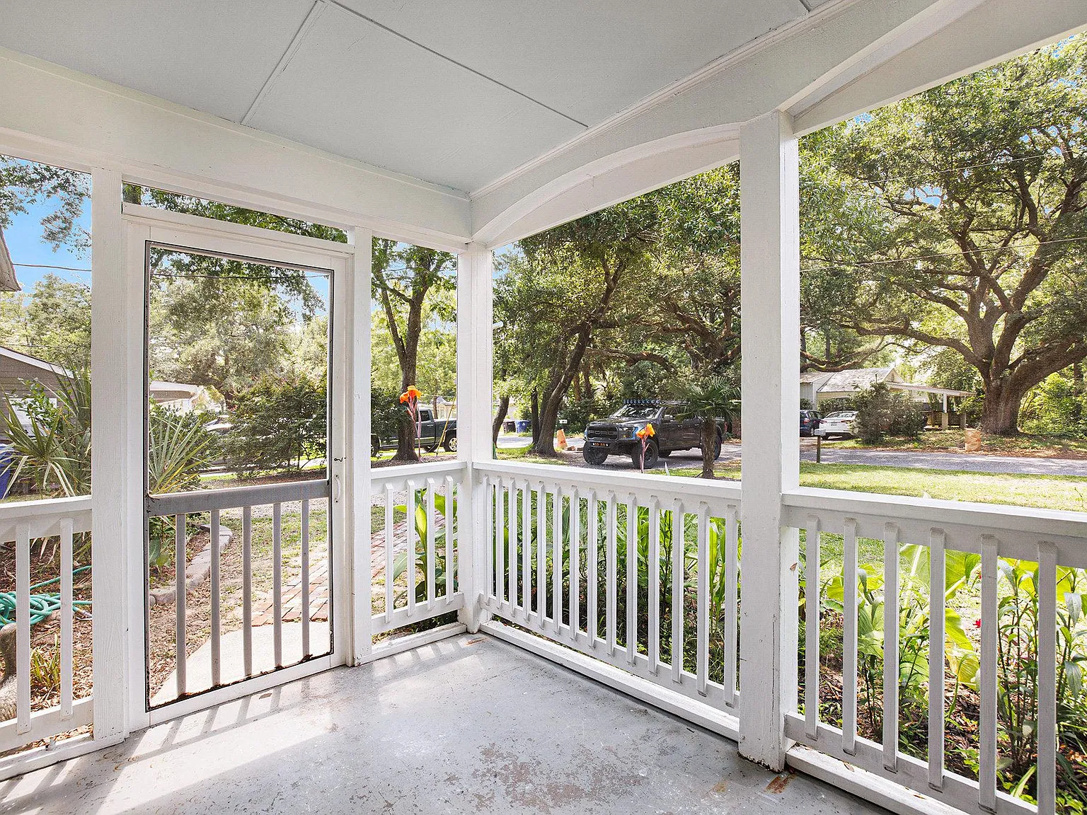 18 Joyce Ave — Photo 4