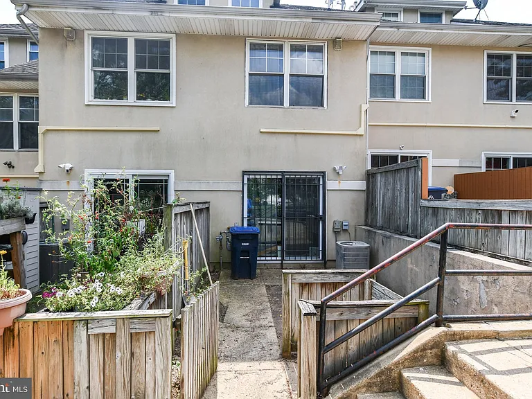 1704 Montana Ave NE — Photo 30