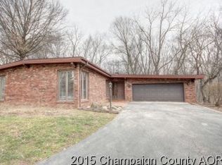 908 Riverview Ln, Mahomet, IL 61853
