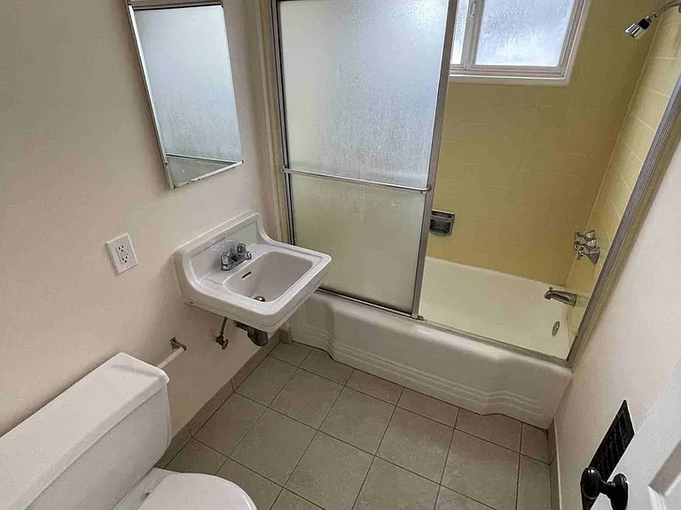 452 — Photo 14