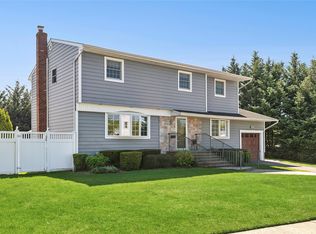 41 Evelyn Dr, Bethpage, NY 11714