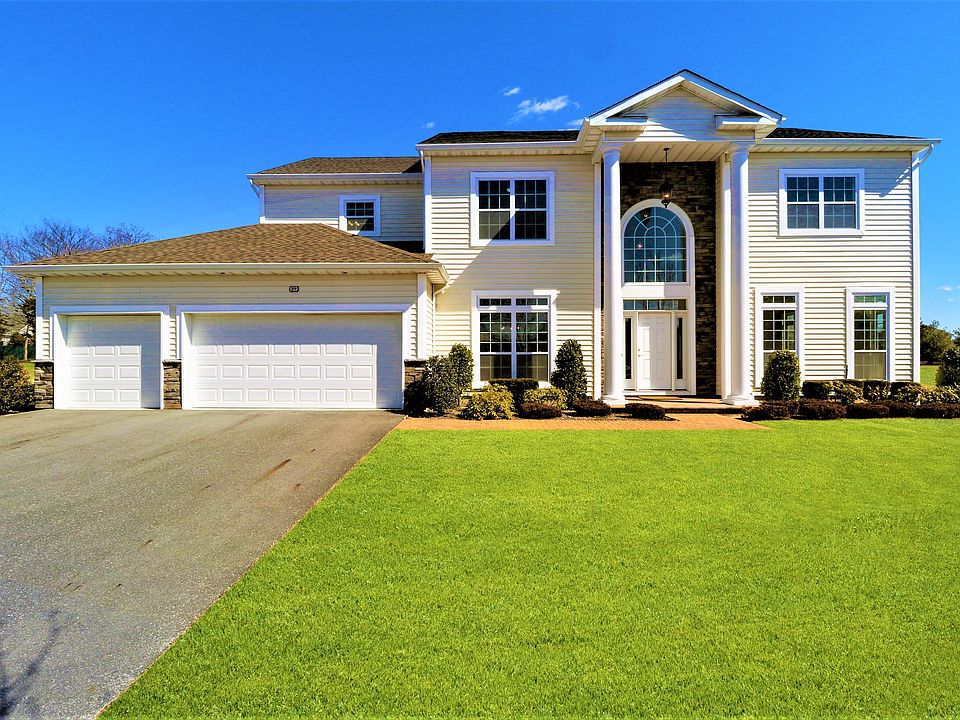 1st image of 29 Hamlet Woods Dr