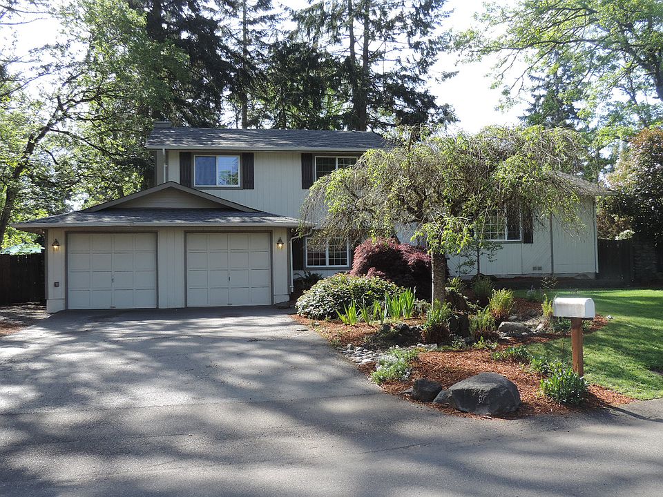 1st image of 906 Glen Oaks Dr E