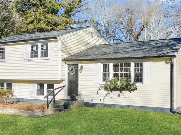 17 Alden Drive, Clinton, CT 06413