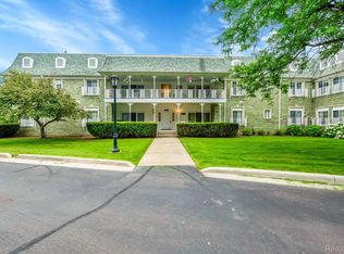 42160 Woodward Ave UNIT 61, Bloomfield Hills, MI