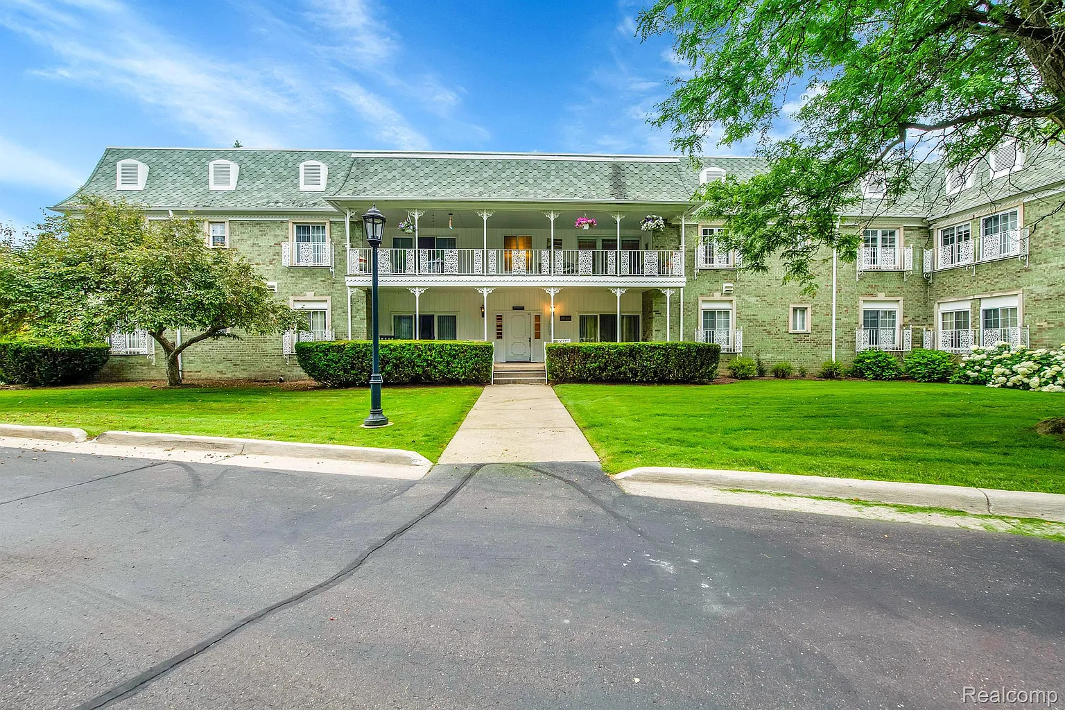 42160 Woodward Ave Unit 61 photo 1