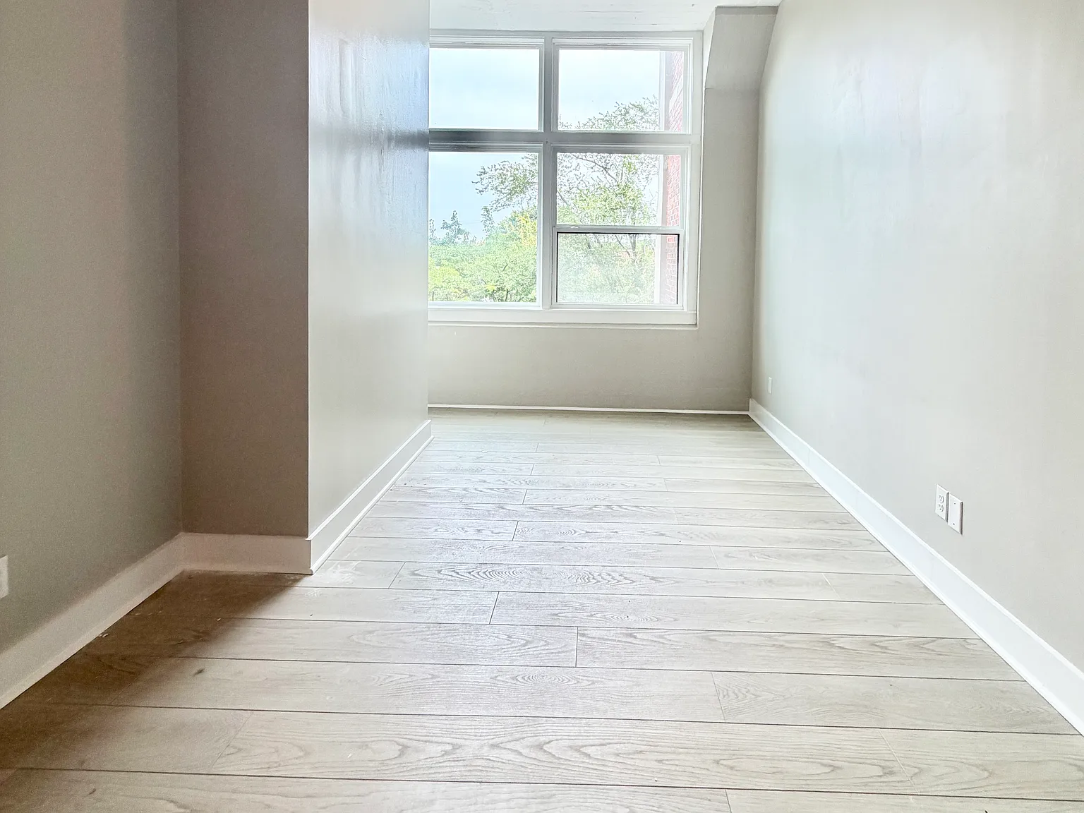 1 bed, 900 sqft, $1,550 — Photo 3