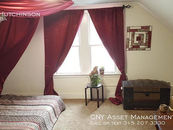 4th image of 207 Hutchinson Ave
