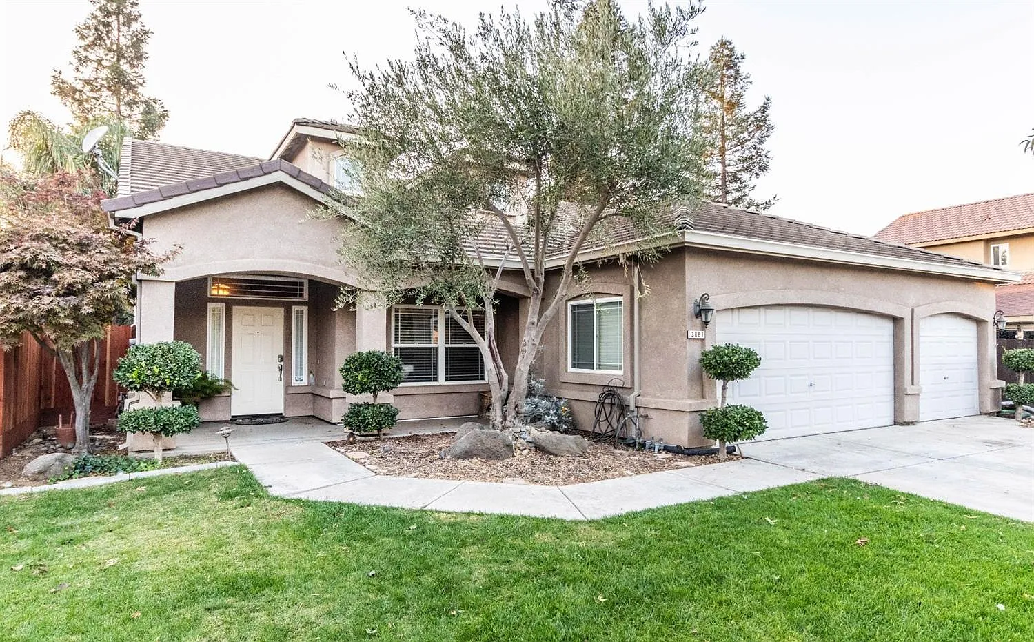 3887 Glory St photo 1