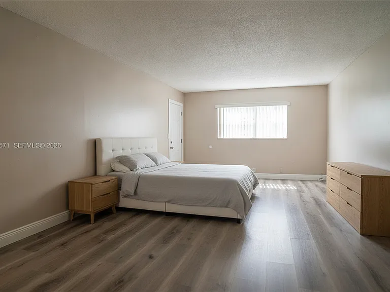 4240 Woodside Dr — Photo 6