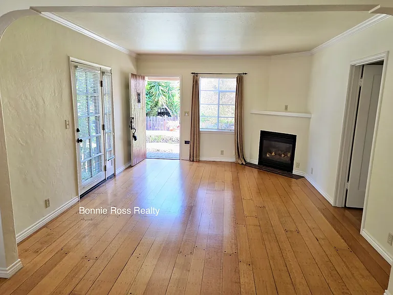 77 Dutton Ave — Photo 4