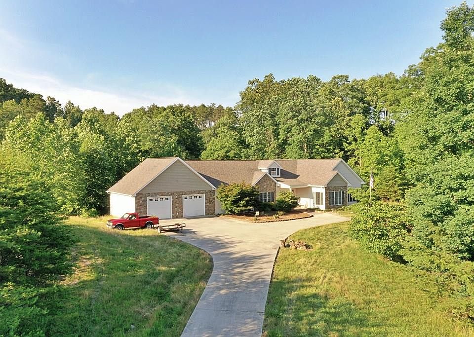 1st image of 1880 Columbus Dr