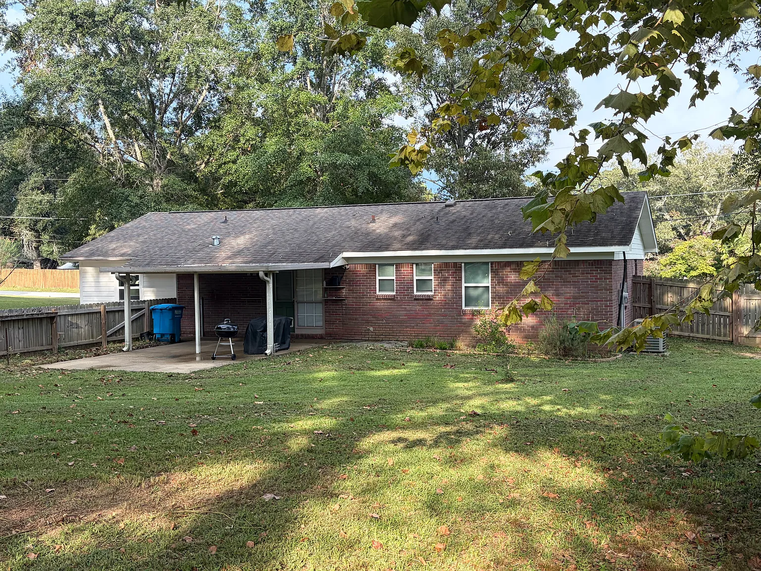 4 bed, 1.5 bath, 1404 sqft, $1,800 — Photo 4