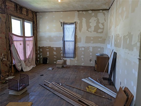 3rd image of 318 N Jefferson St