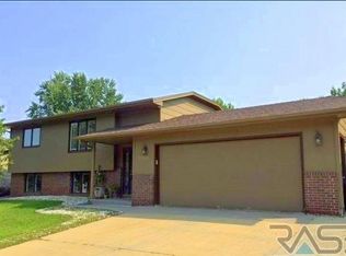 2109 E Tracy Ln, Sioux Falls, SD 57103