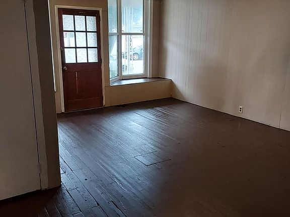 3rd image of 806 N Vine St