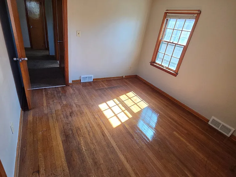 18709 Chagrin Blvd — Photo 6