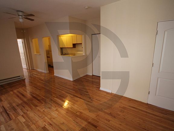 4th image of 654 W Cornelia Ave #13