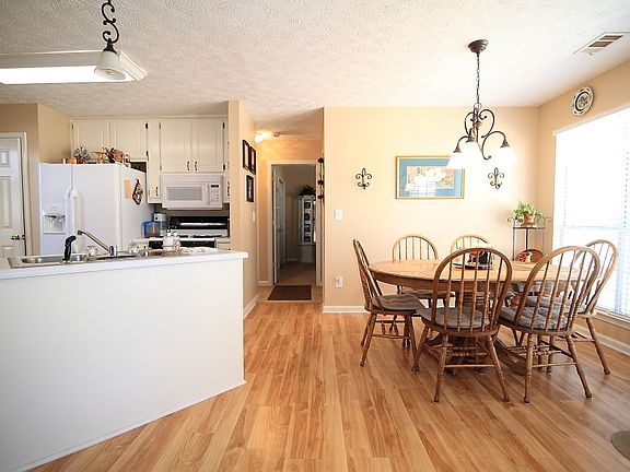 5th image of 435 Waterfront Dr