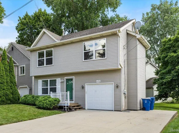 1172 Ridgemoor Dr, Waterford, MI 48328